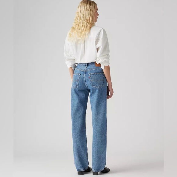 Women’s Levi 501 90s Jeans in a medium wash blue denim W29 x L30 - Picture 3 of 8